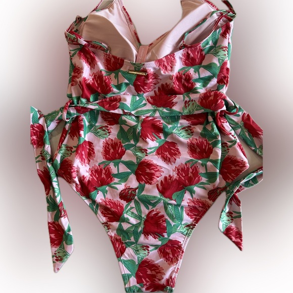 Juicy Couture -1 Piece Twist Front- Belted Sash & Front Keyhole Swimsuit. Sz. L - Picture 2 of 5